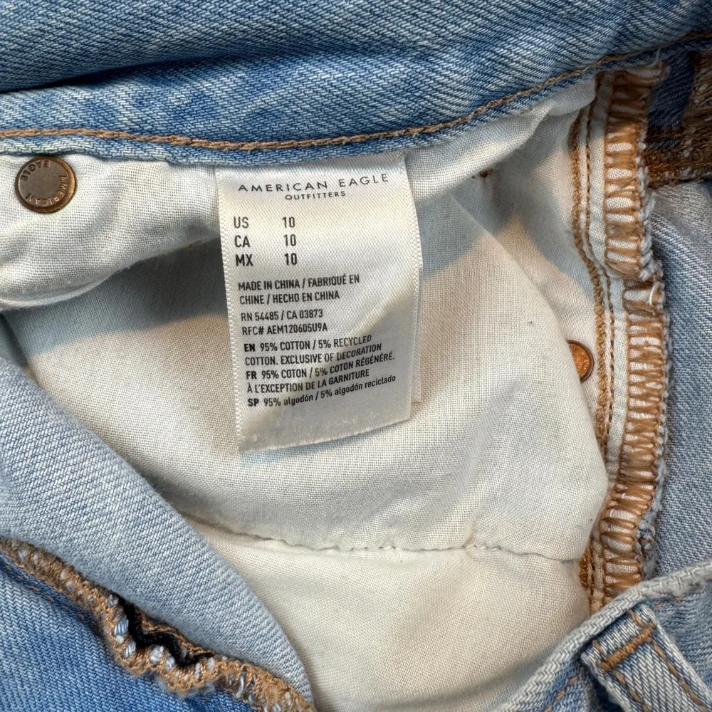 American Eagle Highest Rise Size 10 Baggy Shorts Light Wash Distressed Denim